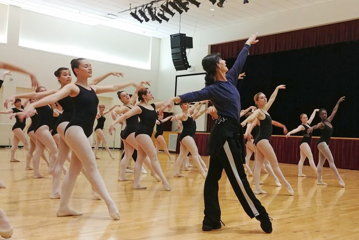 ƽ dance professor instructing a class of dancers