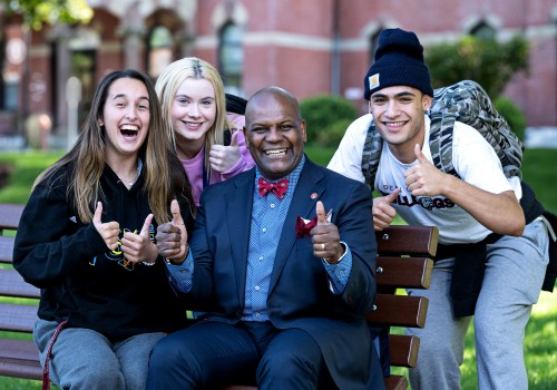 President Elmore pictured with ƽ students.