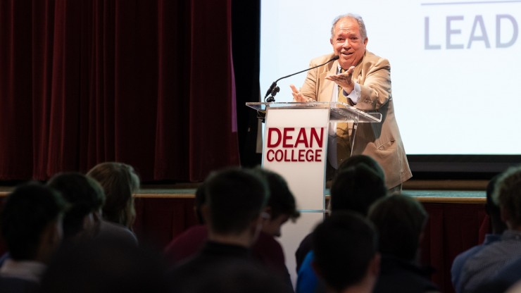 Dr. Charles Steinberg at the Ƶ podium giving his presentation for the Dean Leadership Institute. 