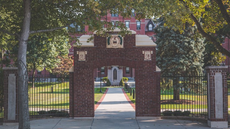 The arch way on the Ƶ campus 