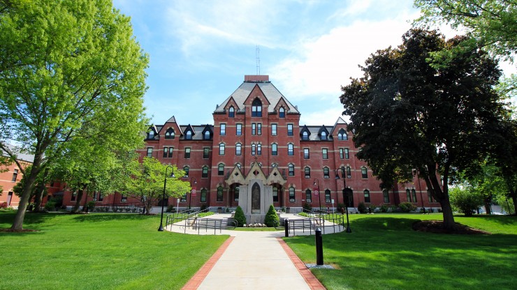 Dean Hall, ۶Ƶ Campus