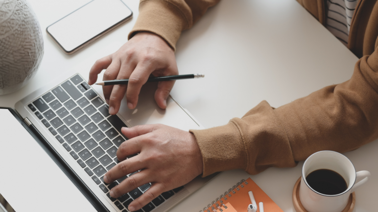 A Ƶ student working on a laptop 