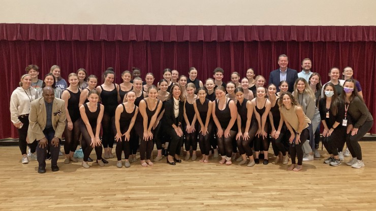 Group photo of Dean Summer Arts Institute in the Guidrey Center