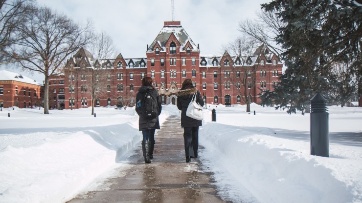Snow on the ÂÒÂ×ÊÓƵ campus