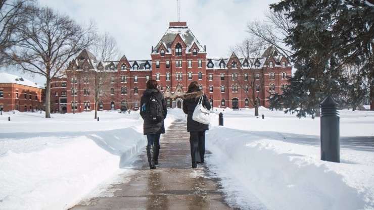 Snow on the Dean College campus